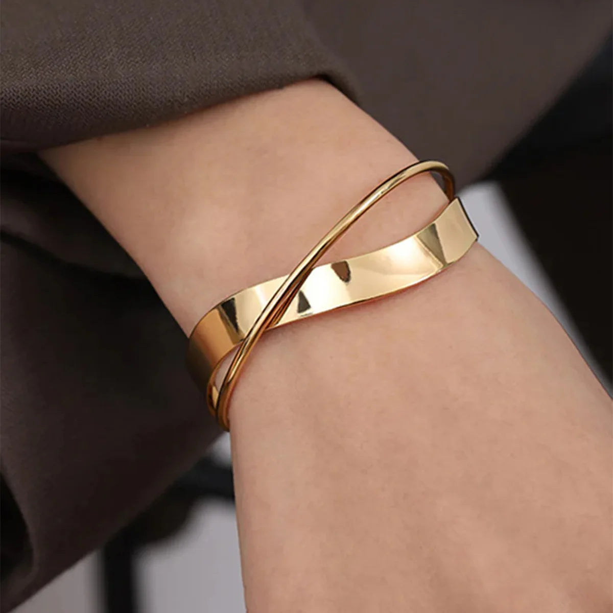 Fashion Elegant Bold Design Statement Bracelet Jewelry 18K Gold Plated Stainless Steel Cuff Bangle Bracelets