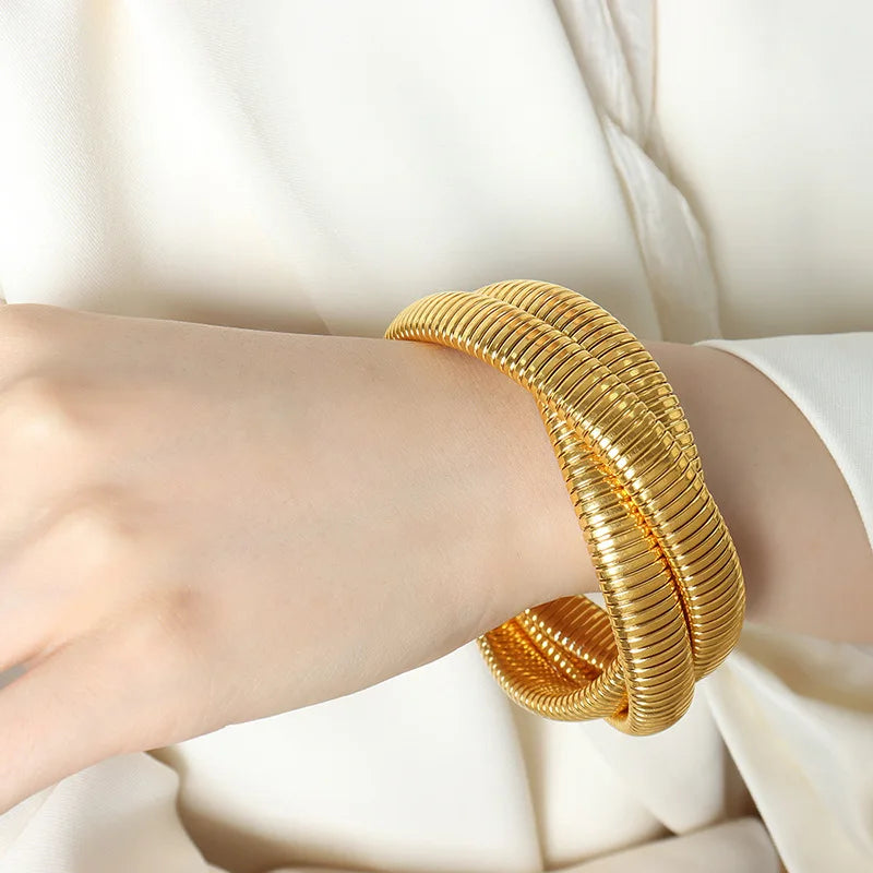 2023 Fashion New Stainless Steel 18K Gold Texture Light Luxury Three-layer Serpentine Wrap Stretch Bracelet