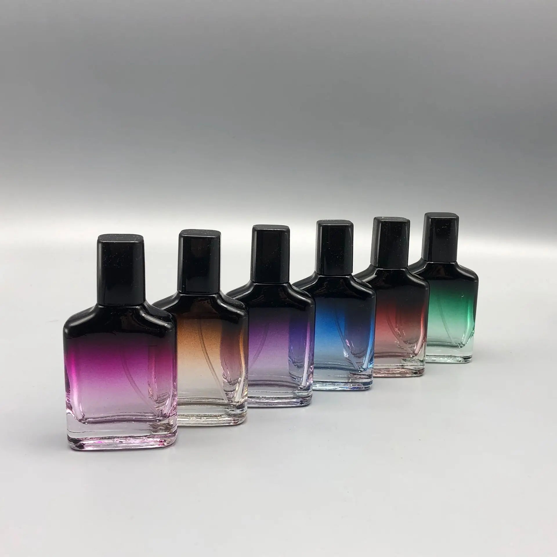 Wholesale Portable 30ml Gradient Glass Fragrance Perfume Glass Bottle With Black Sprayer Black Cap