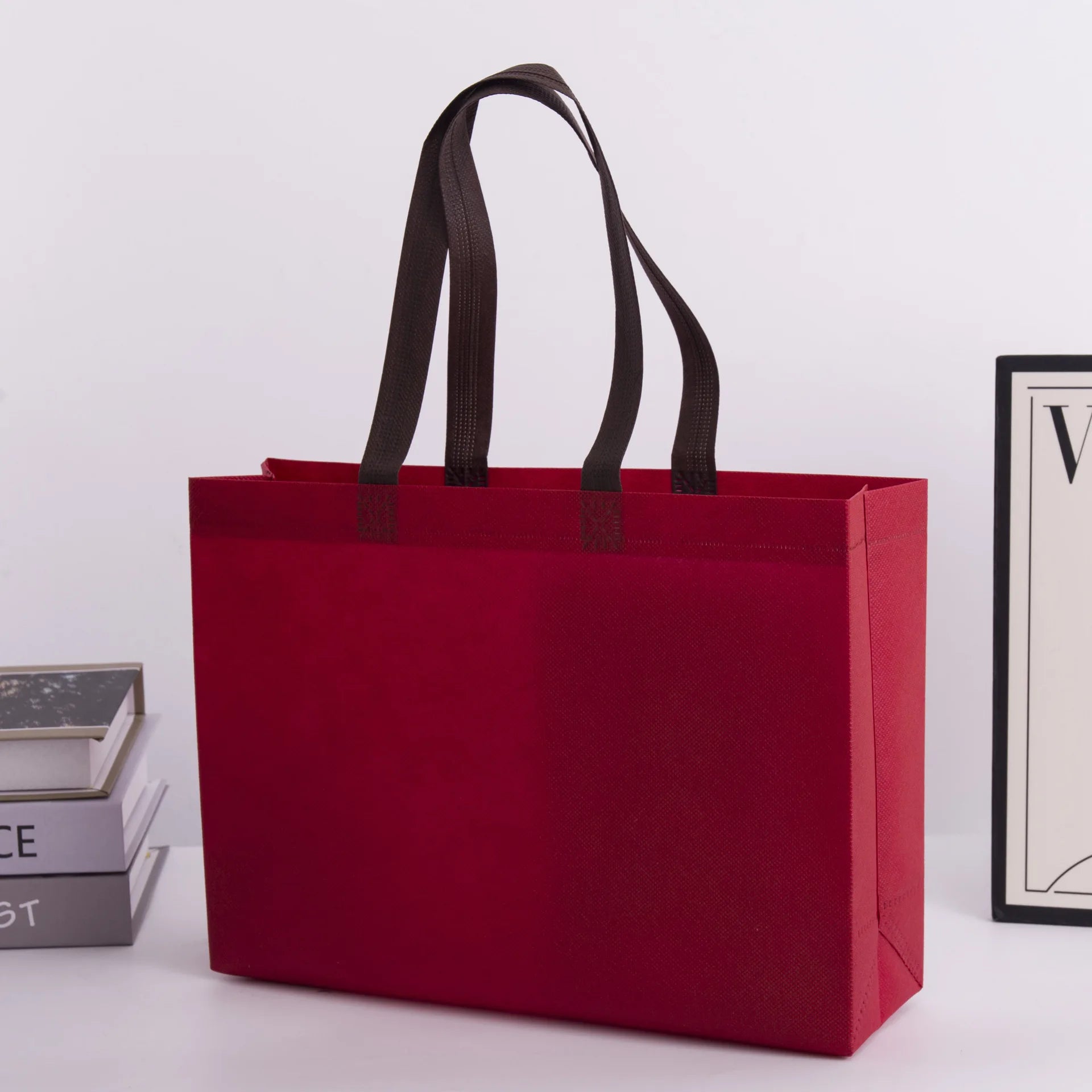 Minimalist Non Woven Tote Bag Custom Logo Simple Style Reusable Non-woven Grocery Bag for Cafe & Book Store
