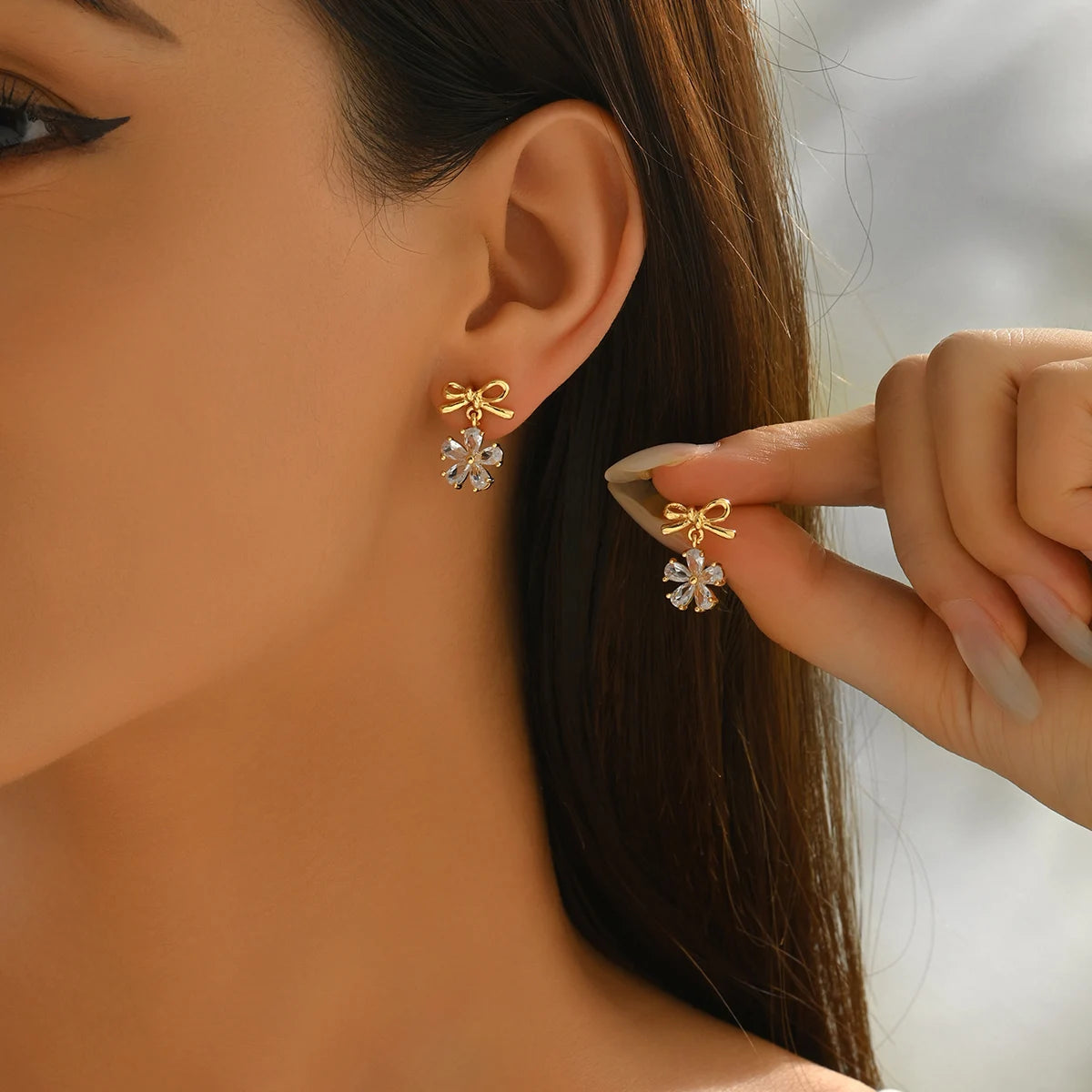 2025 Vintage Luxury Floral Stud Earrings with Zircon Sweet Aesthetic Ear Fashion for Summer for Anniversary Apparel Accessories