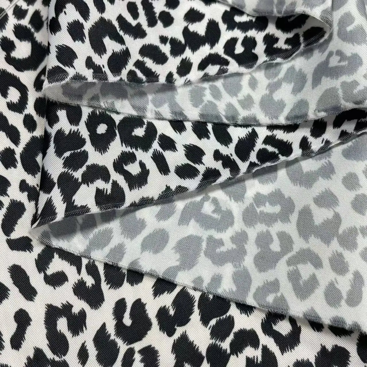 100% Polyester Leopard Print Chiffon Fabric for Boys Smooth Soft Printed Lining Suits Dresses Bedding Home Textiles for Girls MegaBDM