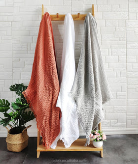 Hot Selling 100% Cotton Muslin Knit Woven Gauze Blanket with Tassels Farmhouse Decoration Woven Yarn Throw Blanket