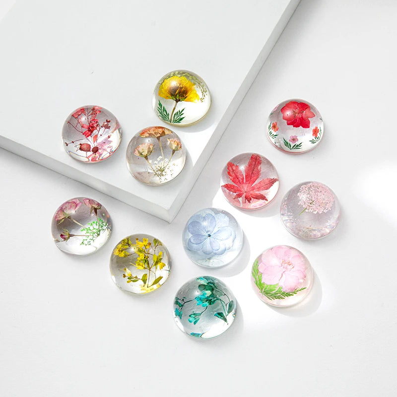Factory Wholesale Resin Craft Maple Leaf Paperweight Transparent Dried Flower Decoration Handicraft Ornaments