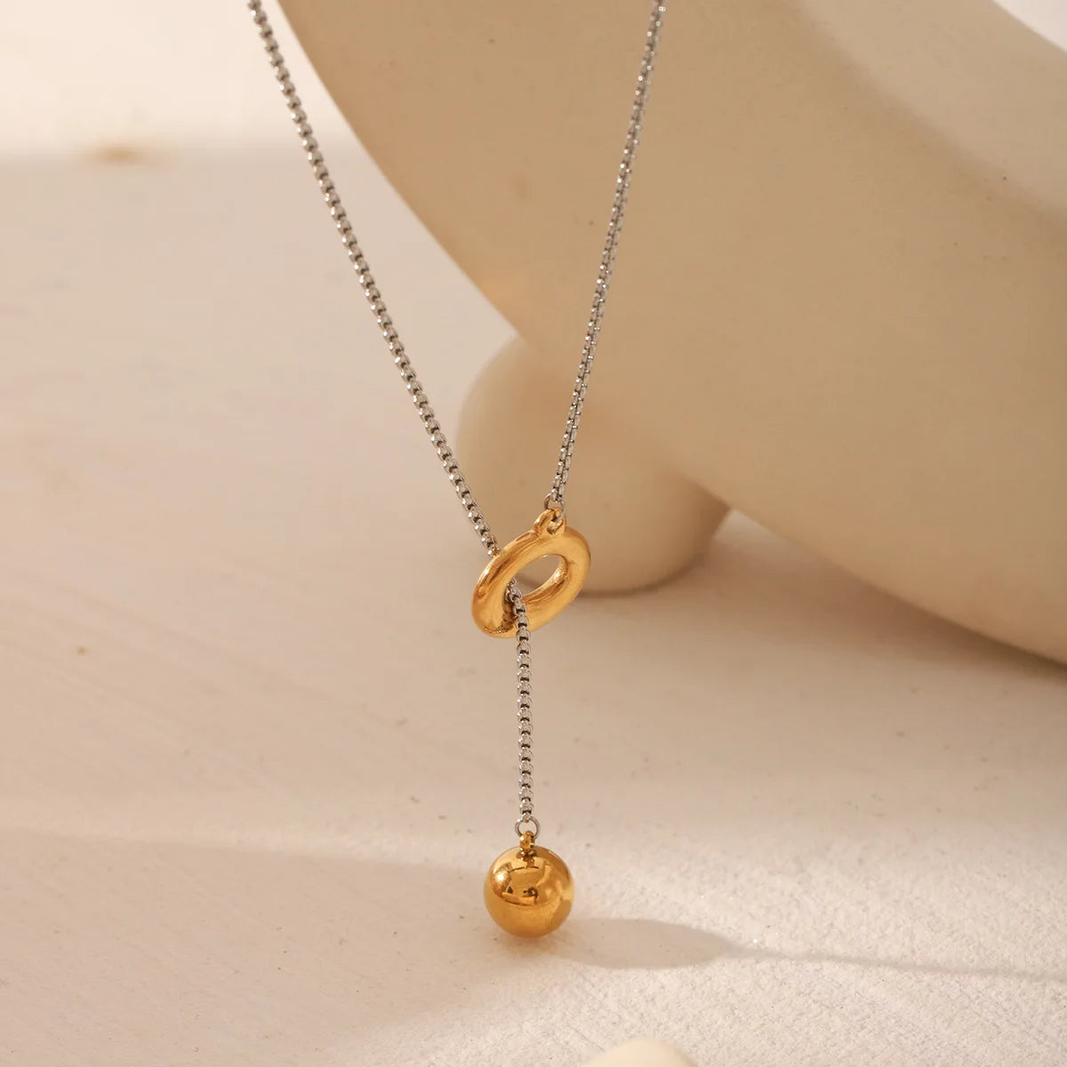 DAIHE Minimalist Advanced 18K Gold Plated Color Splicing Hoop Buckle Ball Pendant Stainless Steel Necklace