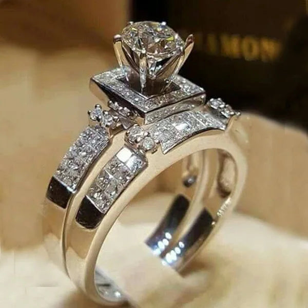 New Luxury Quality Designer Silver Color Wedding Rings Set for Women Anniversary Dazzling Square Crystal Bridal Jewelry
