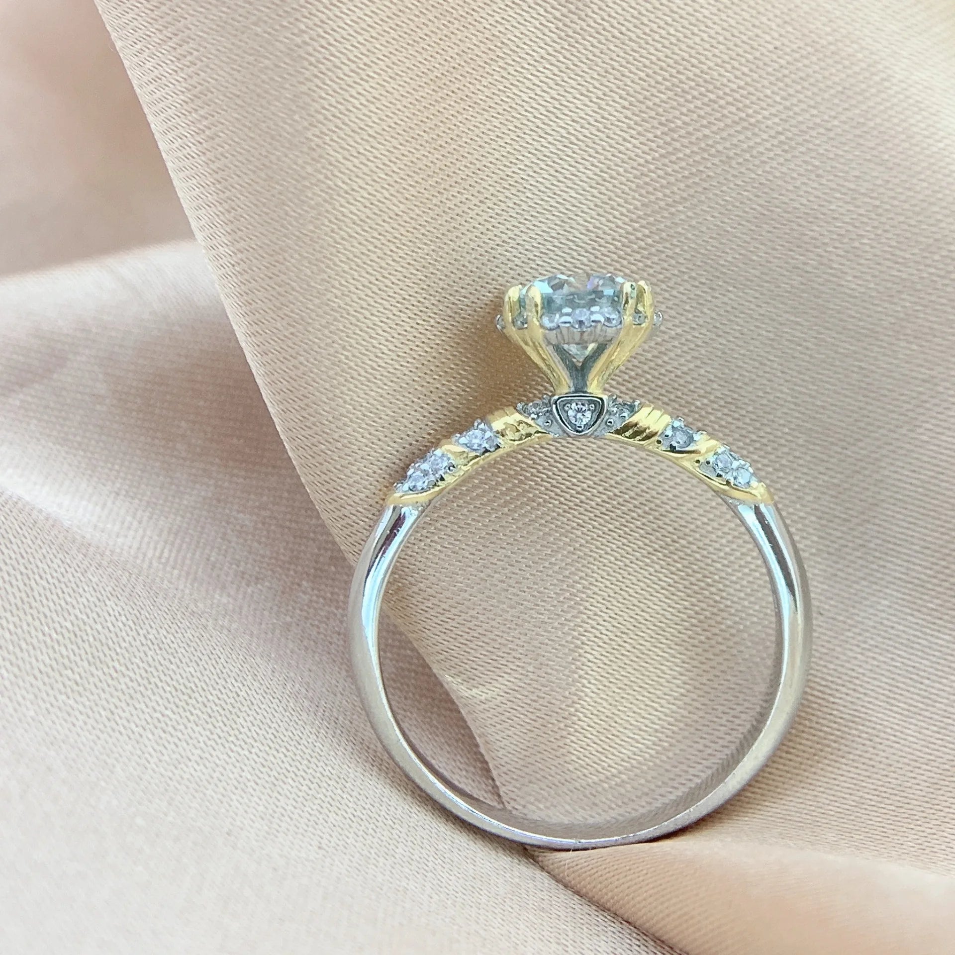 Trendy 925 Wedding Rings Sterling Silver  Fashion Jewelry Custom Stones 1ct Moissanite Ring Jewelry Women