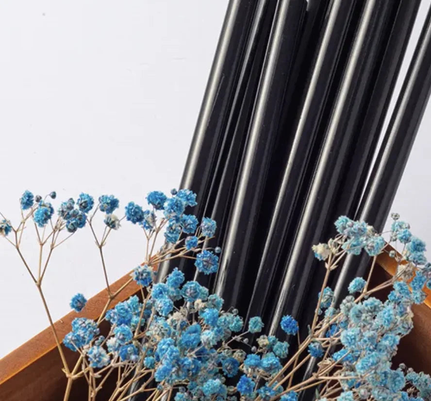 High Viscosity Hot Melt Adhesive Stick in Black for Packing of Paper Metal Plastic Rubber Wood Foam-Supply From China
