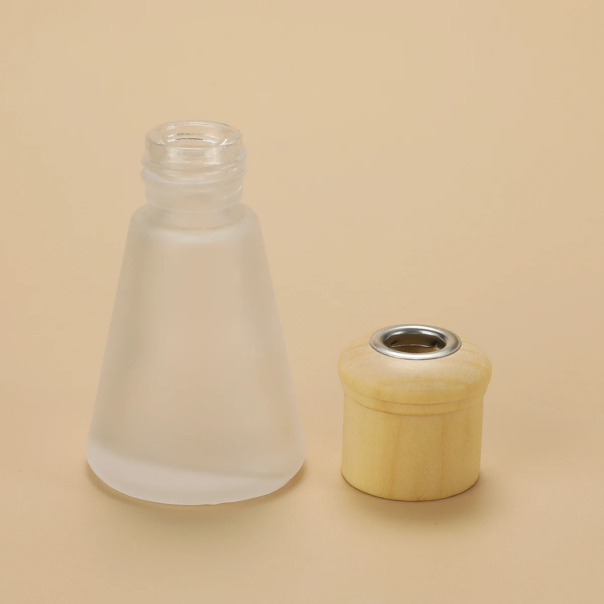 30ml Wholesales Refillable New Arrival Home Cone Shape Frosted Glass Aroma Diffuser Bottle Wooden Cap