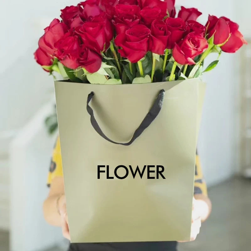 Custom Luxury Art Paper 350gsm Strong Trapezoid Florist Flowers Bag Bouquet Packaging Bags with Handles Recyclable