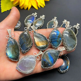 Wholesale Natural Strong Flash Labradorite Crystal Polished Love Theme Pendant Hand-wrapped for Gift