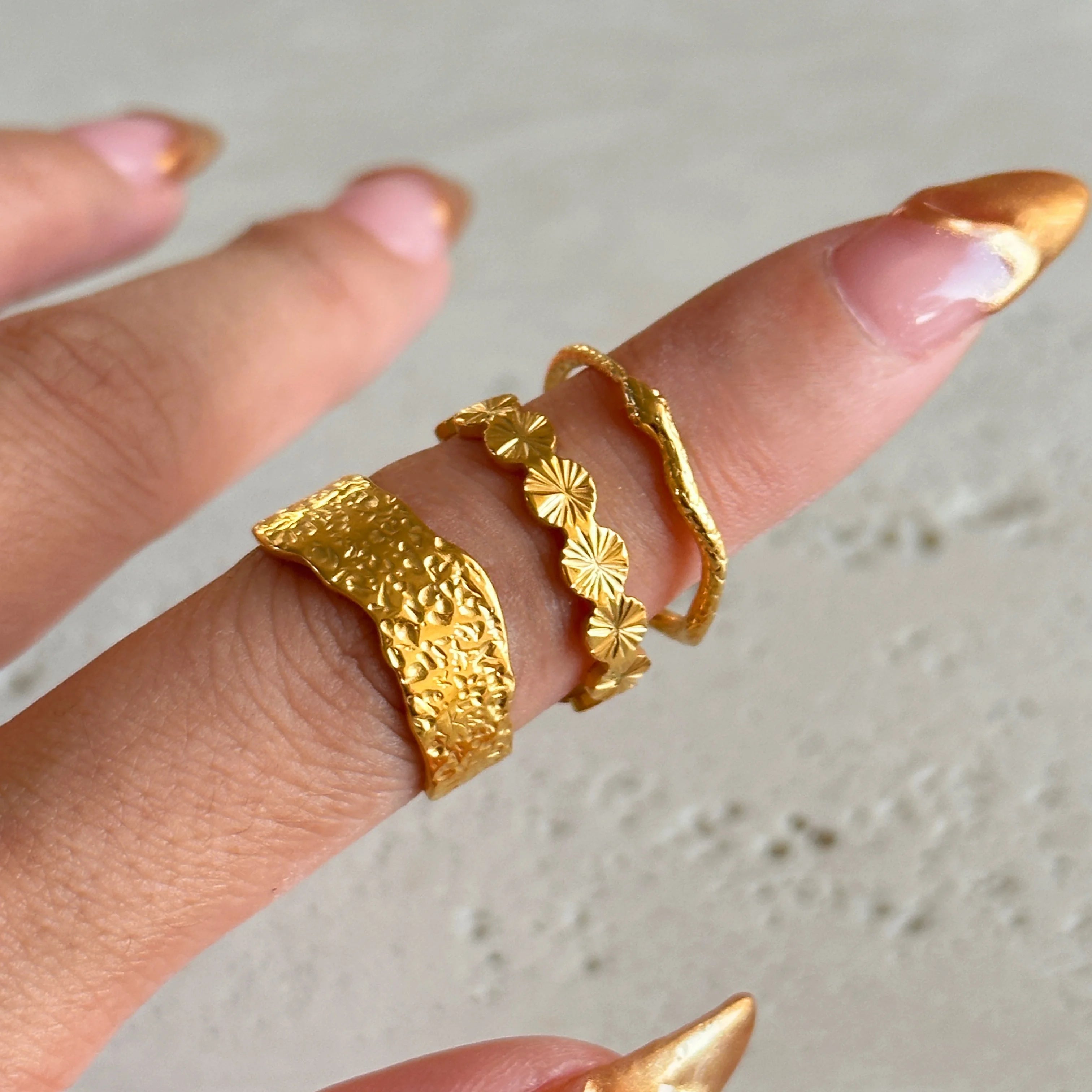 Dazan HOT Autumn Winter New Ins Trendy 18k Pvd Gold Plated Stainless Steel Vintage Minimal Embossed Ruins 3 Design Ring Women