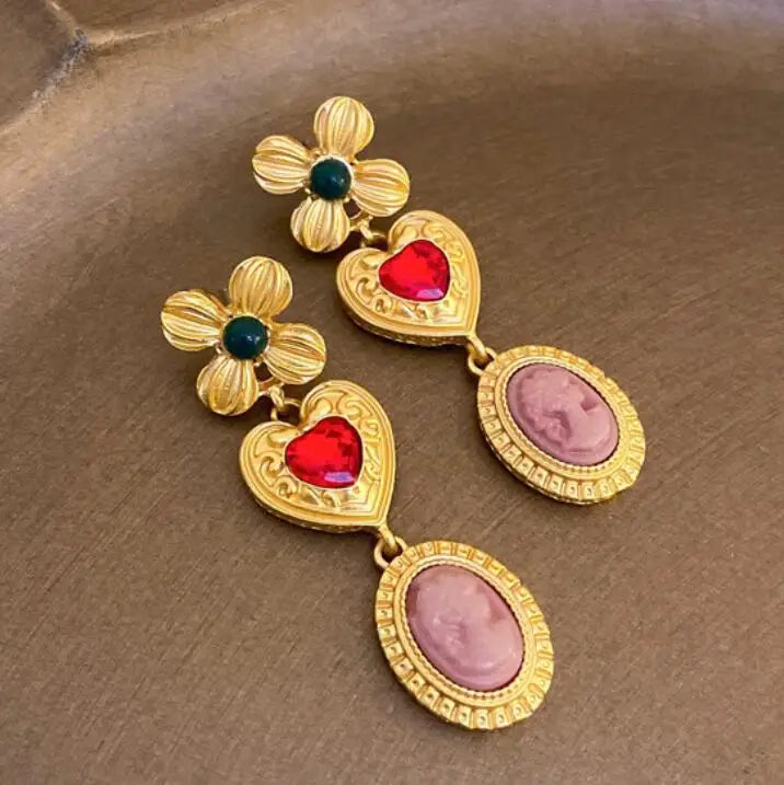 Kaimei 2022 Earring Fashion Jewelry Medieval Flower Diamond Love Earrings Baroque 18K Gold Long Resin Dangle Earrings for Women