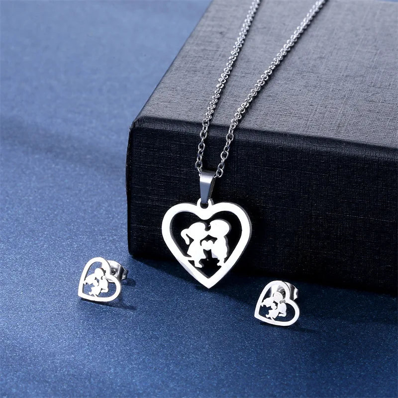 SC Wholesale Stylish Silver Necklace Earrings Set Trendy Stainless Steel Necklace Fashion Cute Couple Kiss Necklace for Girls