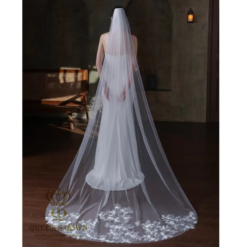 QUEENSGOWN Classic Ivory Bridal Veil Soft Lace Fabric with Flowery Applique Hot Sale Wedding Veil