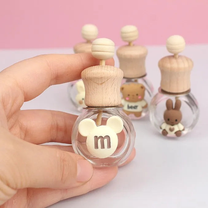 Wholesale 10ml Empty Round Flat Glass Car Perfume Bottle with Clip Wood Cap Car air Freshener Vent Clip Car Perfume Bottle
