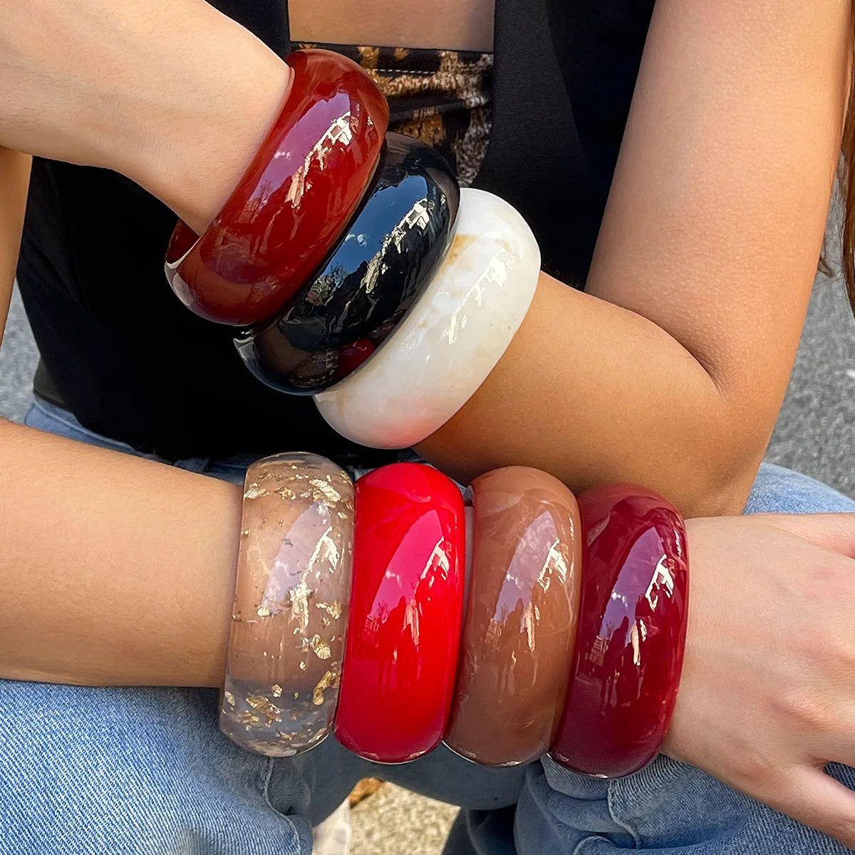 Wholesales Multi-Color Daily Fashion Hip Hop Punk Exaggerated Acrylic Products Round Wide Acrylic Resin Bangles for Women