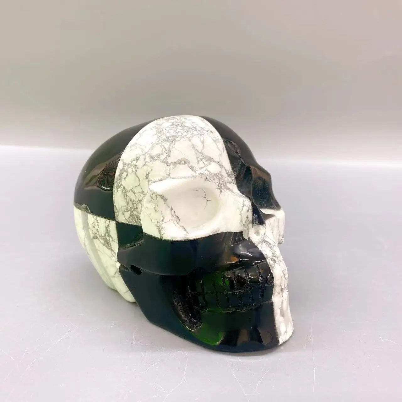 Wholesale Natural Rock Howlite Black Obsidian Quartz Crystal Skulls Carving for Fengshui Decoration