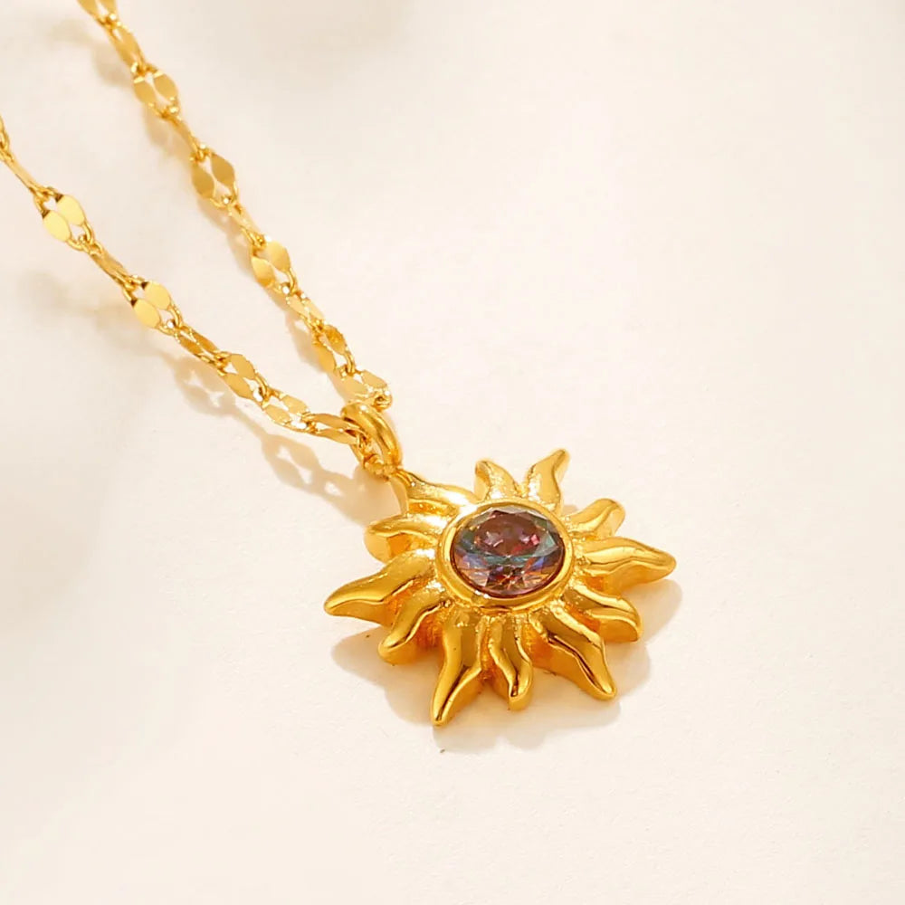 Newest Design Fashion Statement Sunshine Charm Travel Jewelry Necklace 18k Gold Plated Cz Stone Sun Pendant Necklace