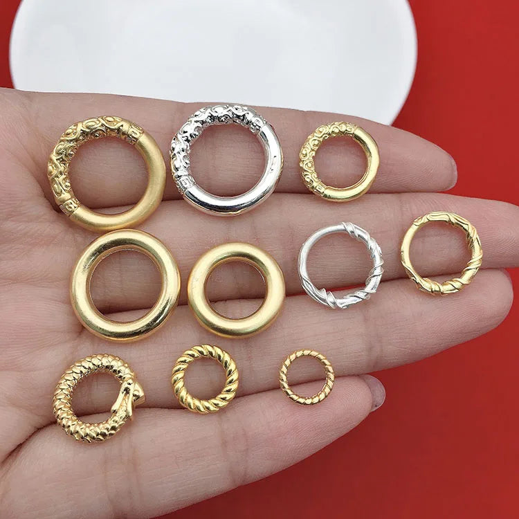 JS1693 Hot Sale Non Tarnish Matte Gold Plated Brass Circle Donut Charm Connector for Bracelet Jewelry Making