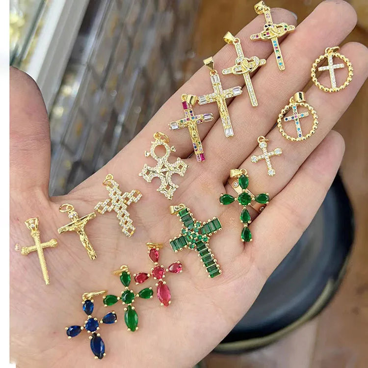 CZ8686 New Dainty Smooth Shiny 18k Gold Cz Micro Pave Diamond Cross Charmcubic Zirconia Cross Charm Christian Religion Pendant