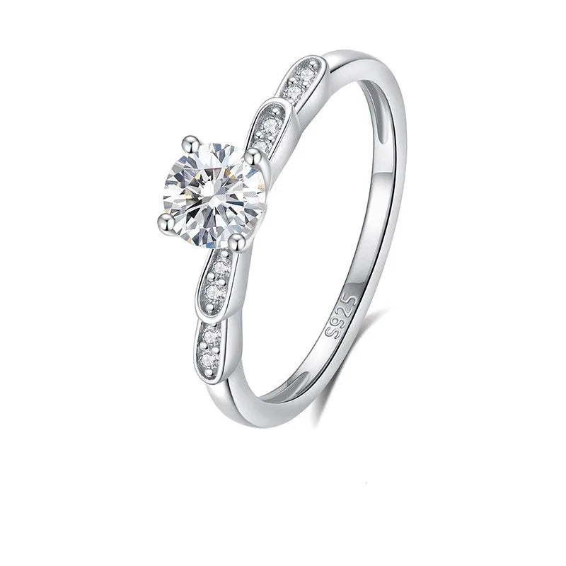 Wholesale 925 Sterling Silver 0.5 Carat Moissanite Engagement Wedding Ring with Tiny Zircon for Women