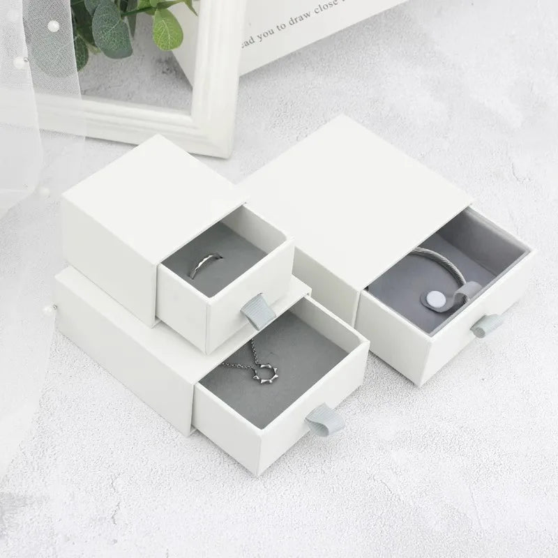 Luxury White Leatherette Paper Bracelet Necklace Jewelry Boxes Grey Velvet Insert for Storage Stylish Fashionable Earrings Gifts