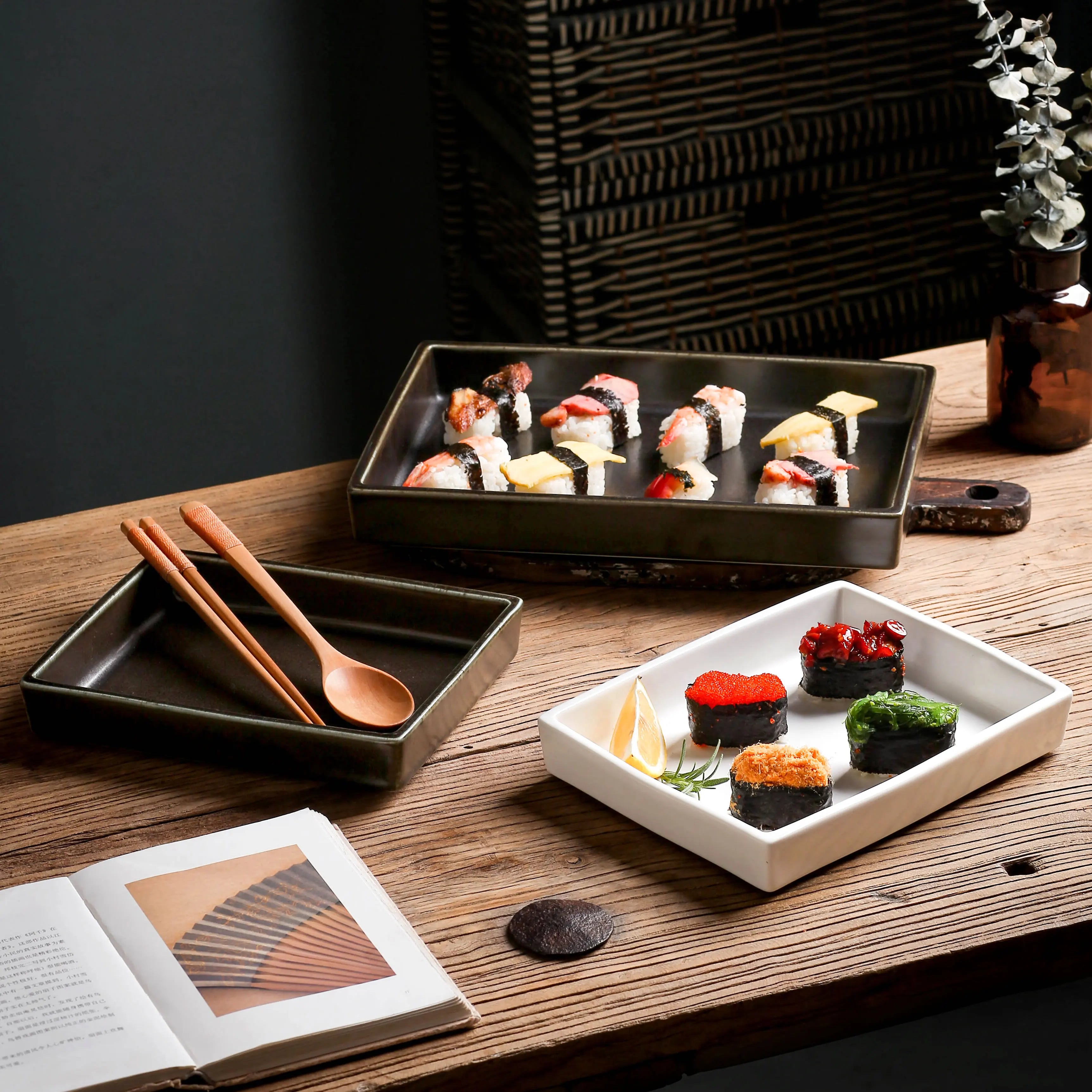 Factory Direct Wholesale Japanese Ceramic Plate for Salad Dinnerreactive Black and Matte White Porcelain Rectangle Sushi Plates