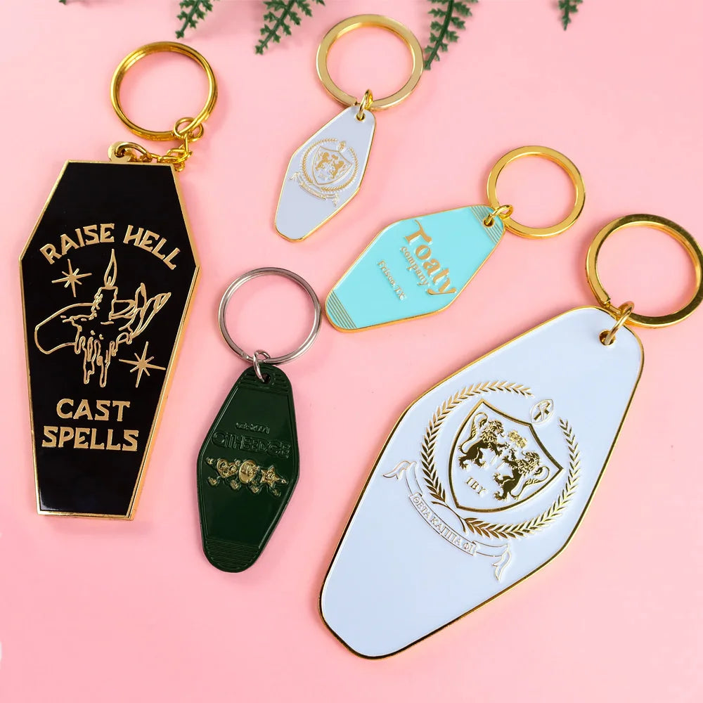 Fashion Womens pink Kawaii Keychain Metal Hotel Retro Motel Keychain Room Key Chains for Girls