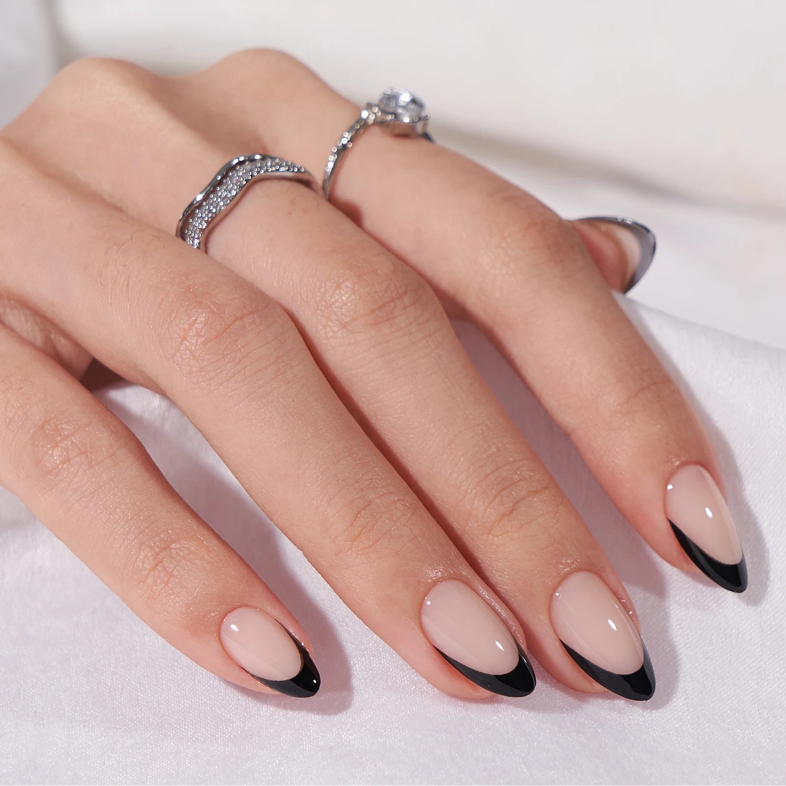 BTArtbox Short Almond Artificial Fingernails Soft Gel Black French Tip Press on Nails Wholesale Fake False Nails Set With Glue