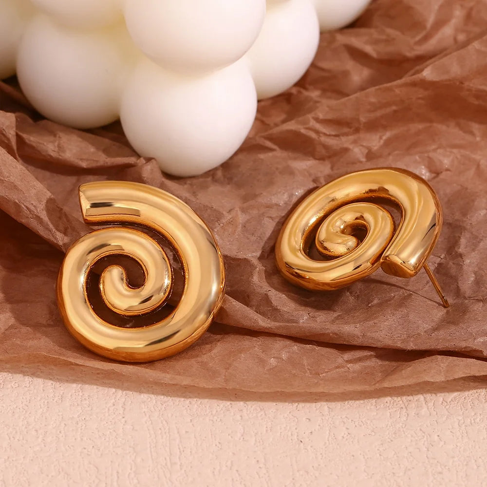 Dreamshow Winding Conch Design Stud Earrings for Women PVD Gold Plated Jewelry Stainless Steel Earrings Jewelry Women