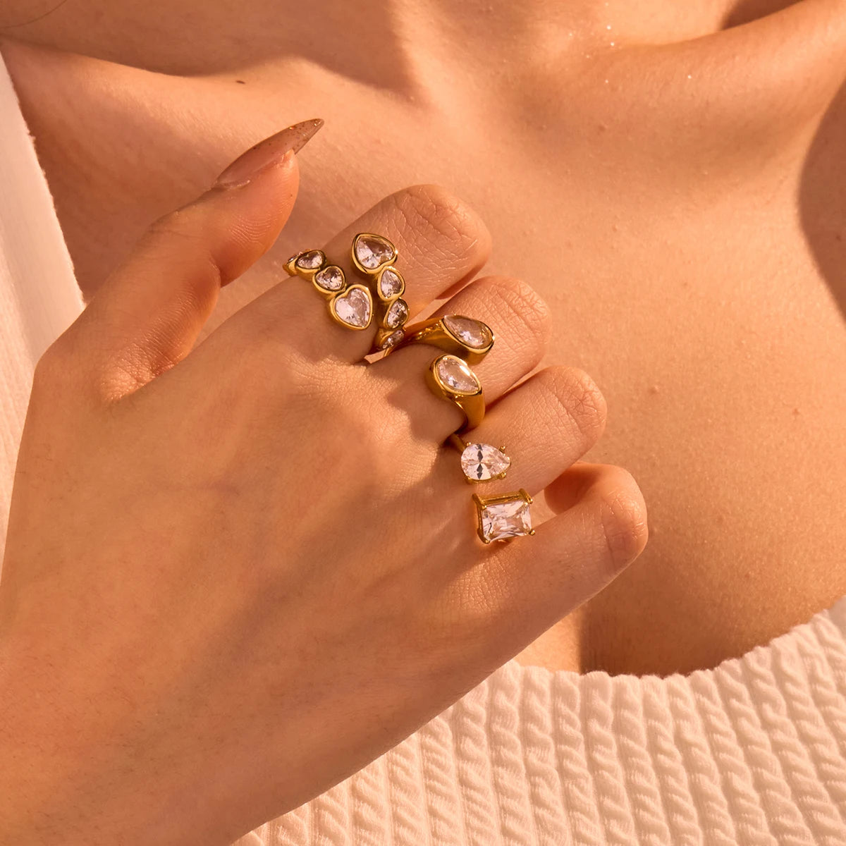 Wholesale New Trendy 18K Gold Stainless Steel Rings for Ladies Water Drop Design Colorful Heart Zircon Inlaid Jewelry Weddings