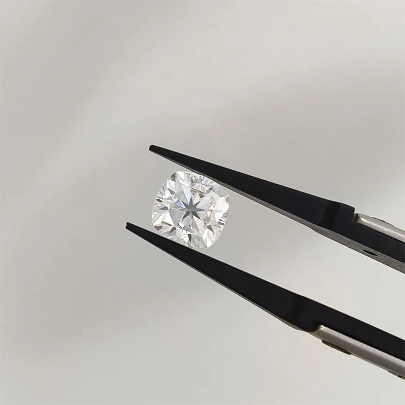 Starsgem Loose Gemstones DEF White 6.5*6.5mm Cushion Cut Synthetic Moissanite Diamond