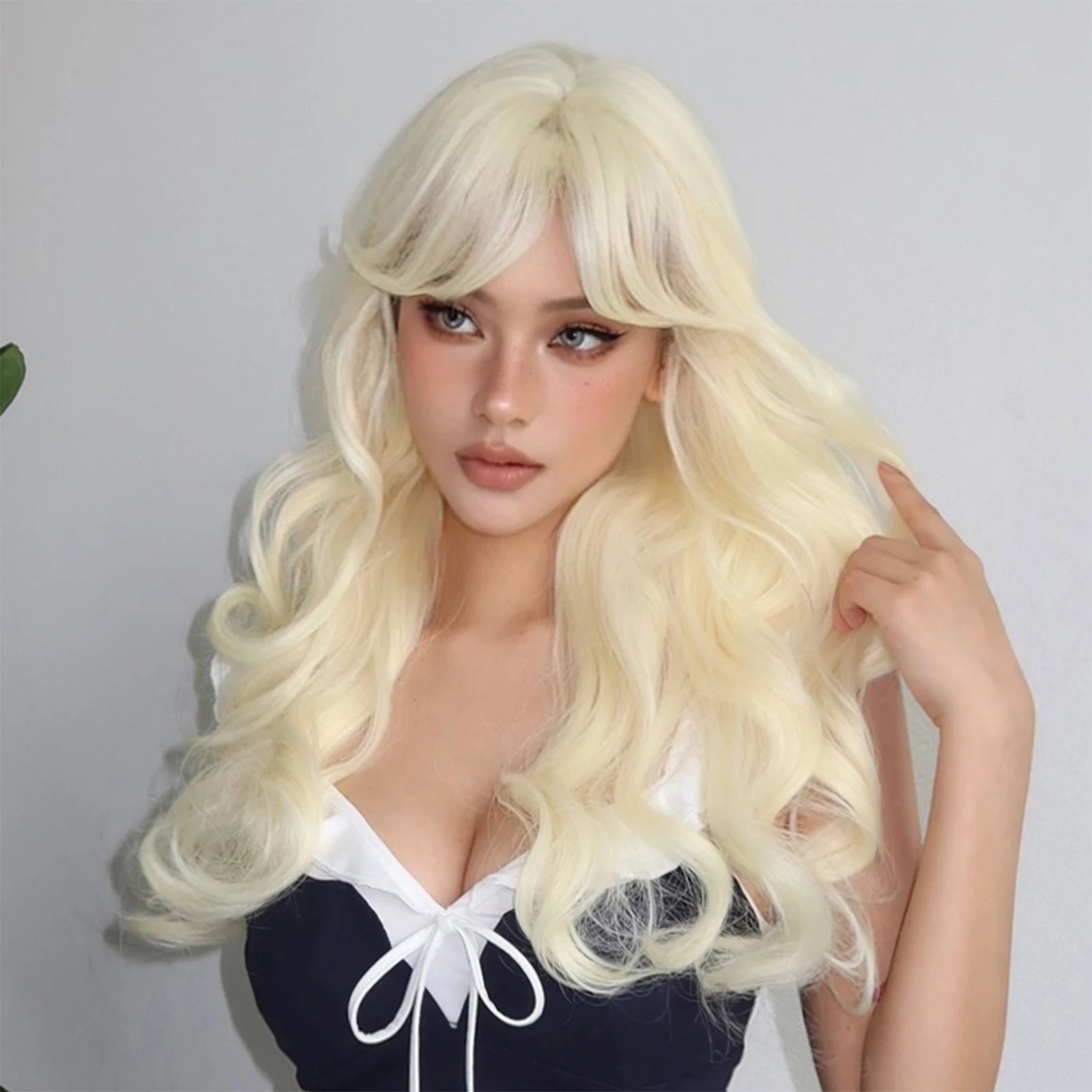 Factory Wholesale Price Blonde Ginger Yellow Lolita Cosplay Synthetic Wigs Long Curly Wavy Natural Hair with Bangs for Women Par