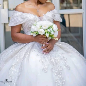 S1151H New High-End Wedding Dress for Brides Drop Shipping Royal Design with Lace Decoration Heavy Chapel Train