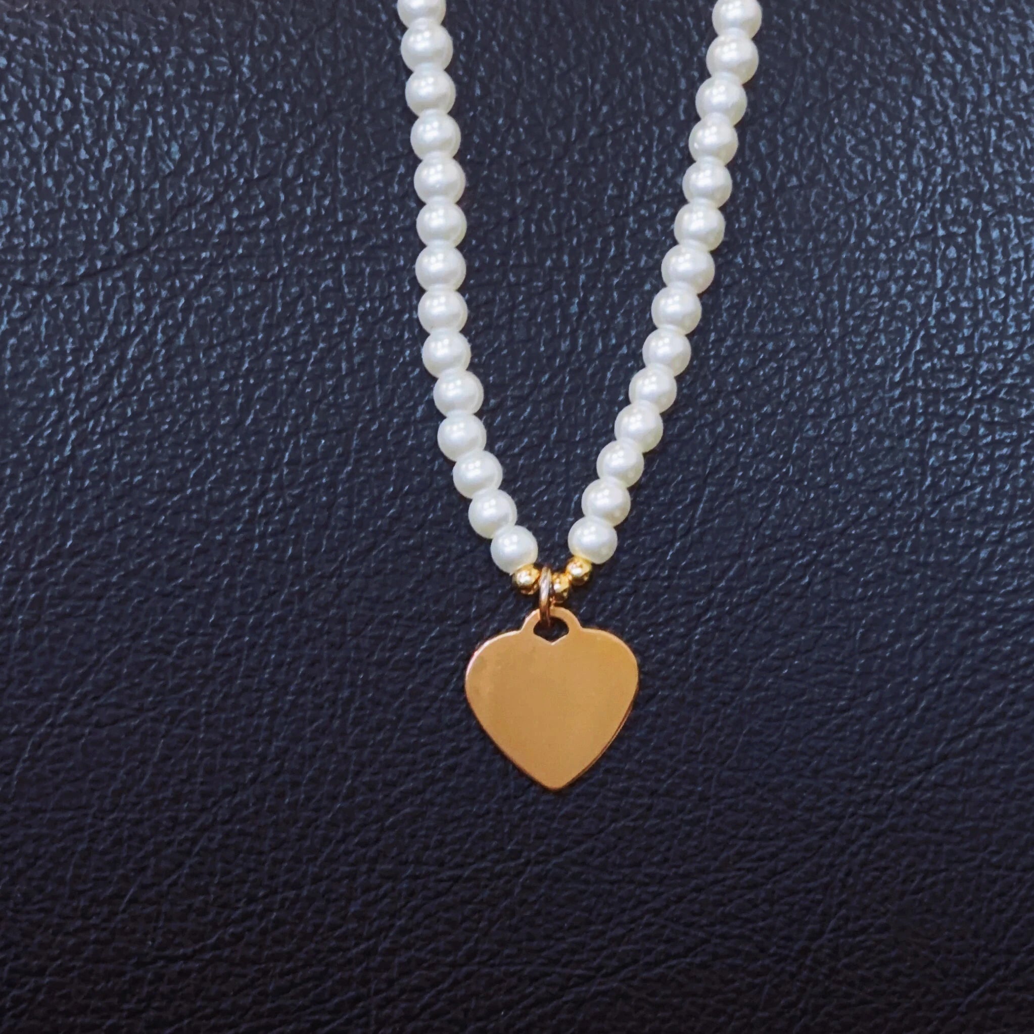 Elegant Retro Choker Pearl Necklace Women's Collarbone Chain Heart Necklace Classic Multilayer Pearl Necklace for Girls