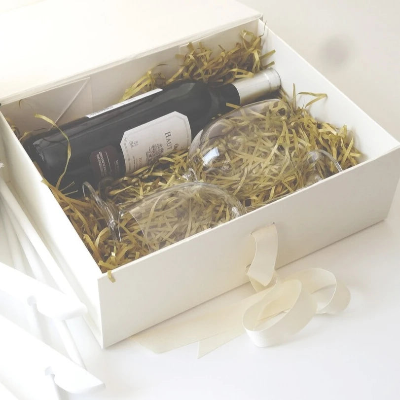 Custom Wedding Favor Foldable White Luxury Paper Boxes Packaging Bridesmaid Proposal Magnetic Closure Gift Box With Ribbon