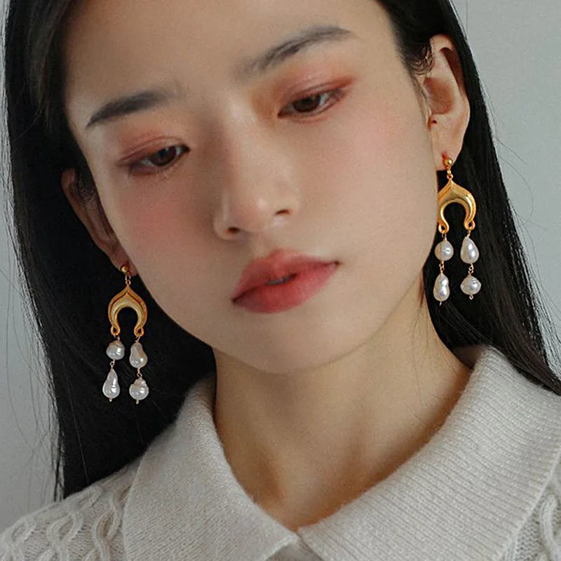 Aimgal Fashion Jewelry Natural Freshwater Baroque Pearl Vintage Exaggerated Earrings Brass Plated 18k Gold