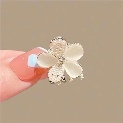 GT Small Flower Clip Headdress Metal Claw Pearl Daisy Cute Claw Clip for Girls