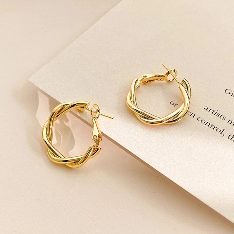Fashion Distortion Interweave Twist Metal Circle Geometric Round Hoop Earrings for Women Accessories C Shaped Korean Earring