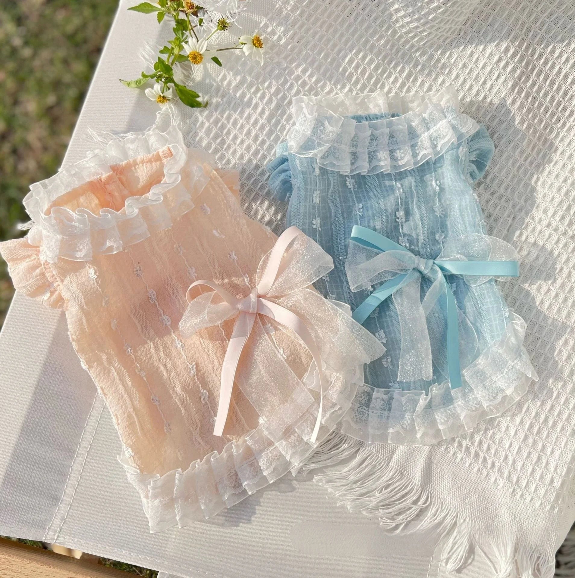 Fashion Pet Supplies Manufacturers Wholesale Luxury Brands Design Pet Dresses and Shirts Clothes for Cats and Dogs
