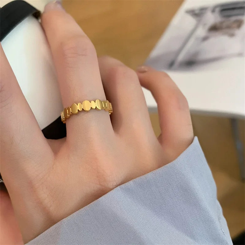 Different Size Vacuum Plating Stainless Steel Sequin Linked Circle Rings Titanium Steel Irregular Geometric Round Chain Ring