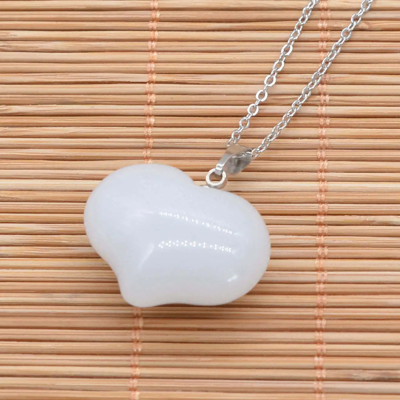 Natural Crystal Healing Stone Necklace Love Heart Shaped Chakra Reiki Pointed Gemstone Necklace Mothers Day Gifts