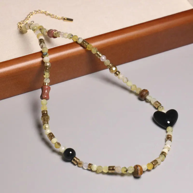 Trendy Natural Stone Choker Irregular Prehnite Beaded Clavicle Necklace Red Jasper Onyx Heart Shape Charm Jewelry for Women Gift
