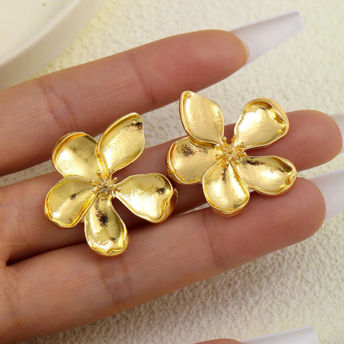 Exaggerated Metallic Flower Earrings French Earrings Wholesales N2412107