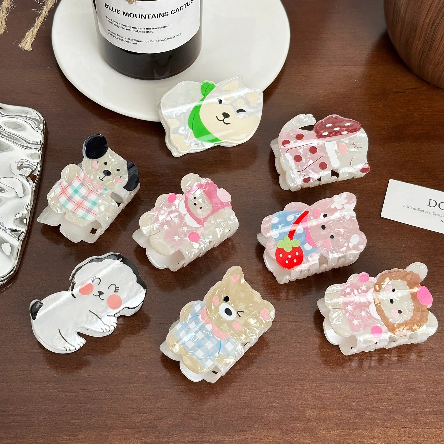 Yi YHJ Women's Hair Accessories Cute Animal Cartoon Bear Acrylic Shark Clip Custom Hair Claw Clips Girl for Woman Wholesale
