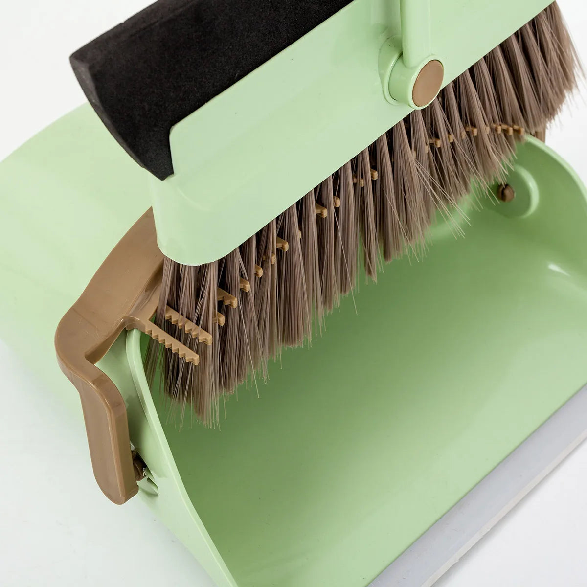 Multifunction Four-Row Fur Home Cleaning Brooms & Dustpans Set Plastic Foldable and Elongated with PET Broom Head