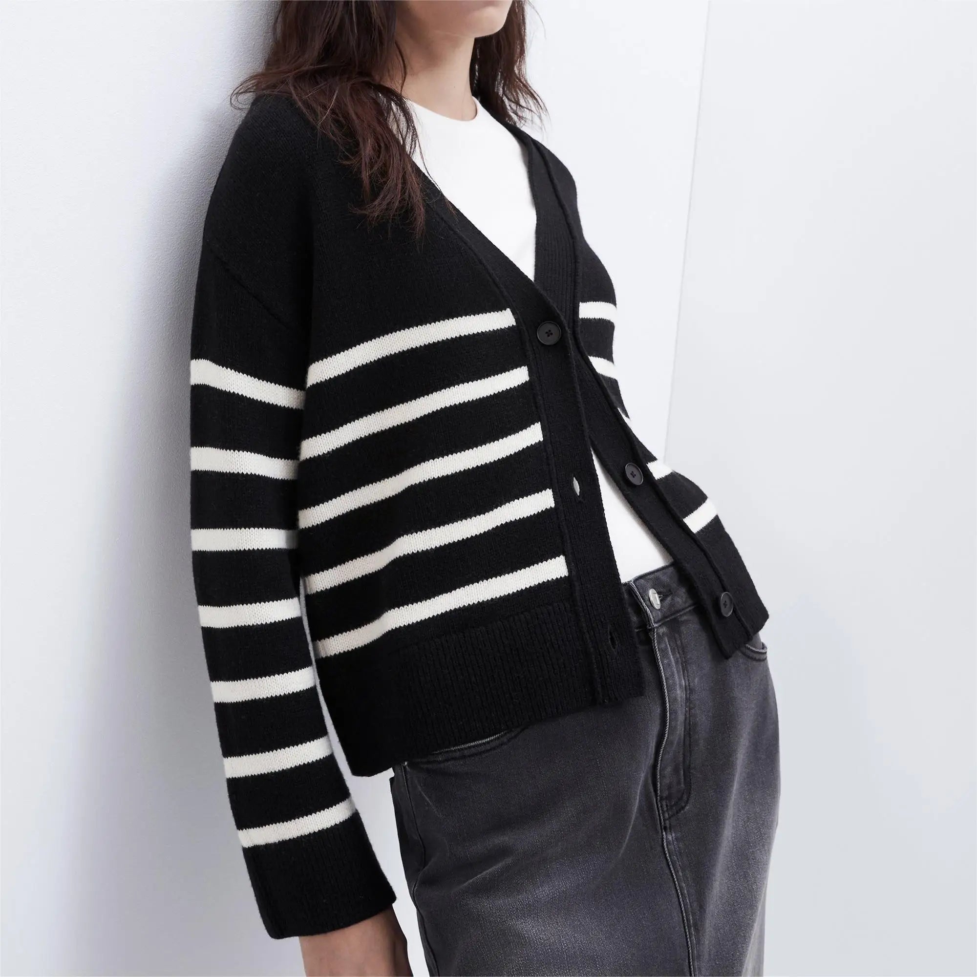 2026 Cardigan Manufacturer Custom White Black Ladies Winter Luxury Soft Cotton Button Striped Cardigan Sweater Women