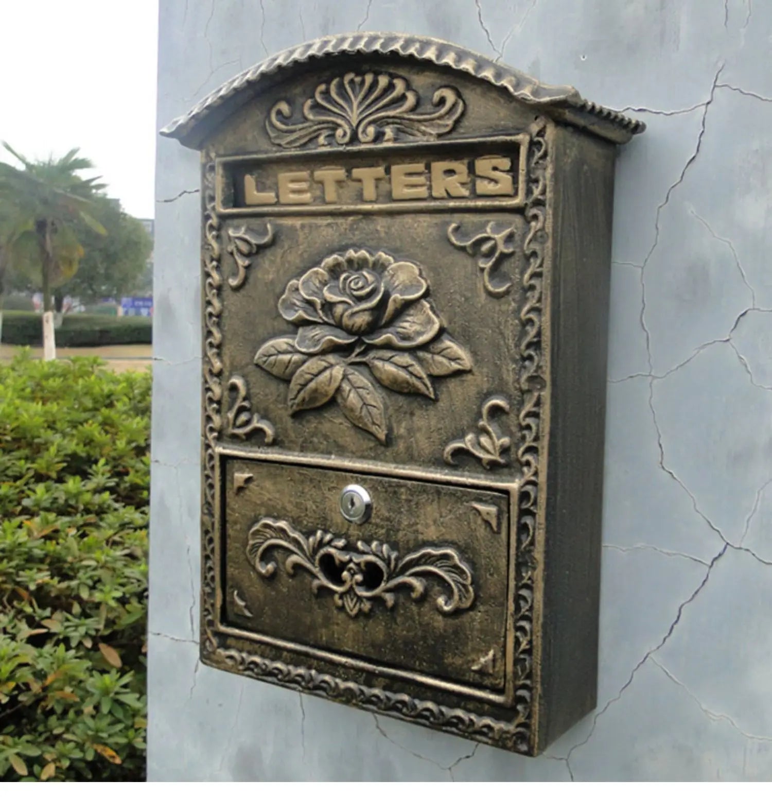 European Courtyard Weatherproof Metal Vintage Wall-Mounted Bronze Outdoor Mailbox for Villa Home