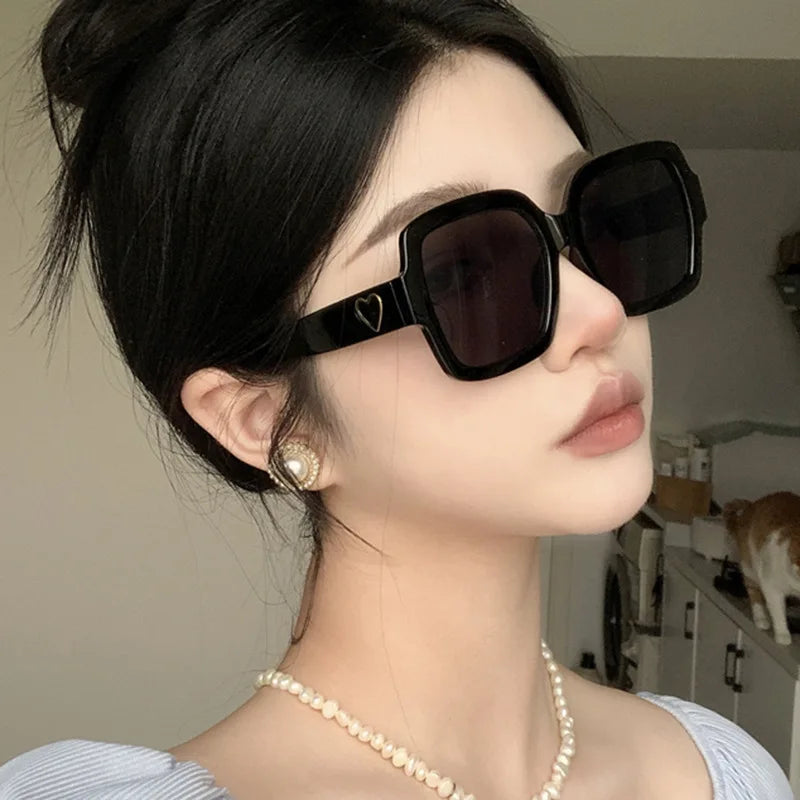 Wholesale Shades Fashion Retro Love Heart Custom Sunglasses Women Oversized Big Frame Square Sunglasses Style